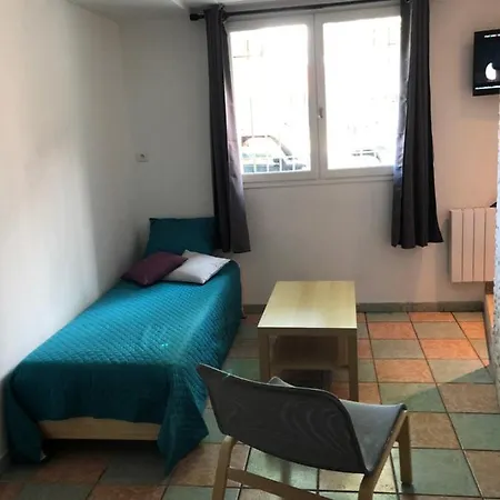 Logement Rénové Proche Du Port Appartamento *