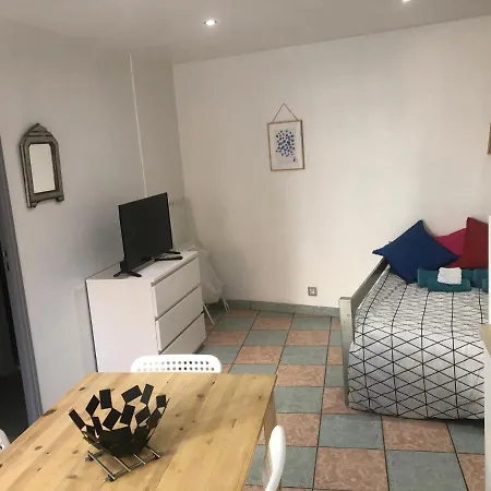 Logement Rénové Proche Du Port Appartamento